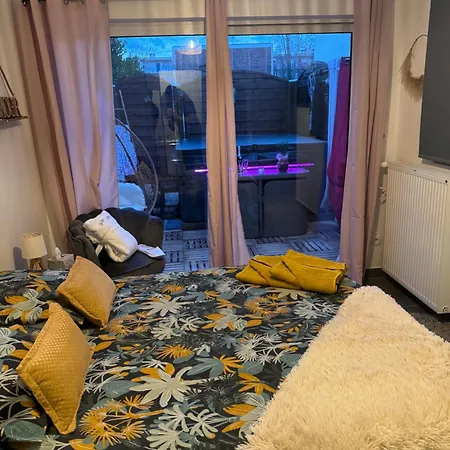 & Casanou アパート